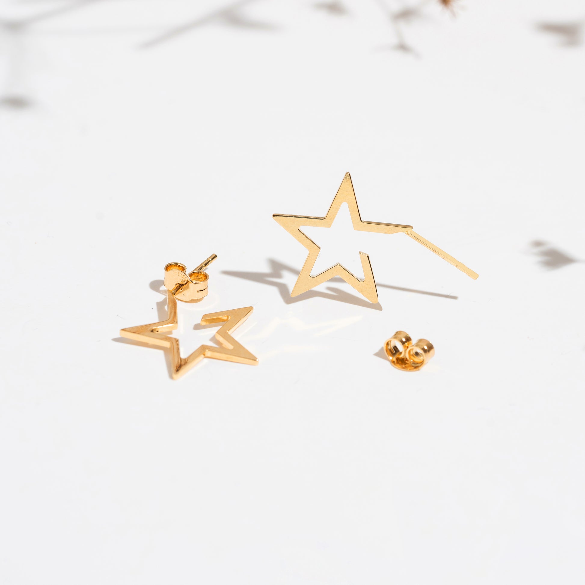 14K gold hollow star stud earrings