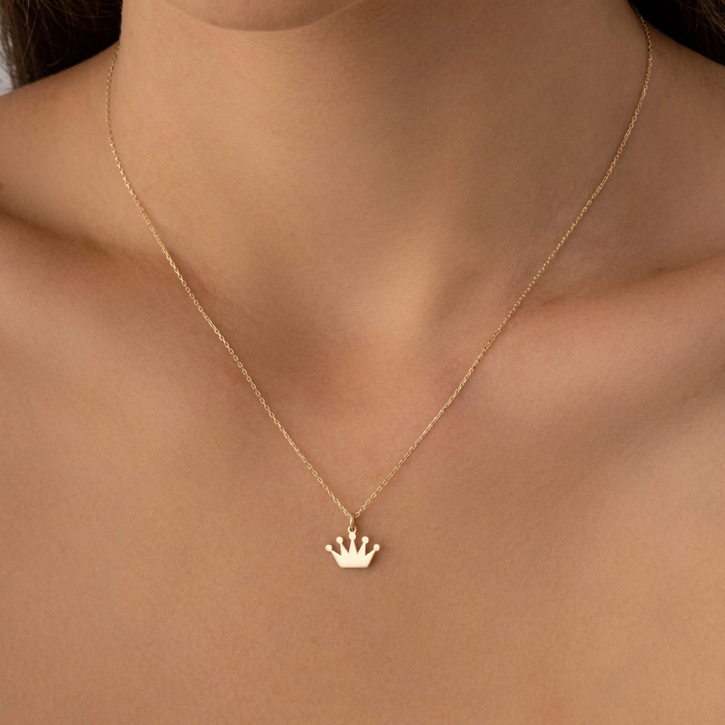 Elegant 14K gold crown necklace fit for royalty