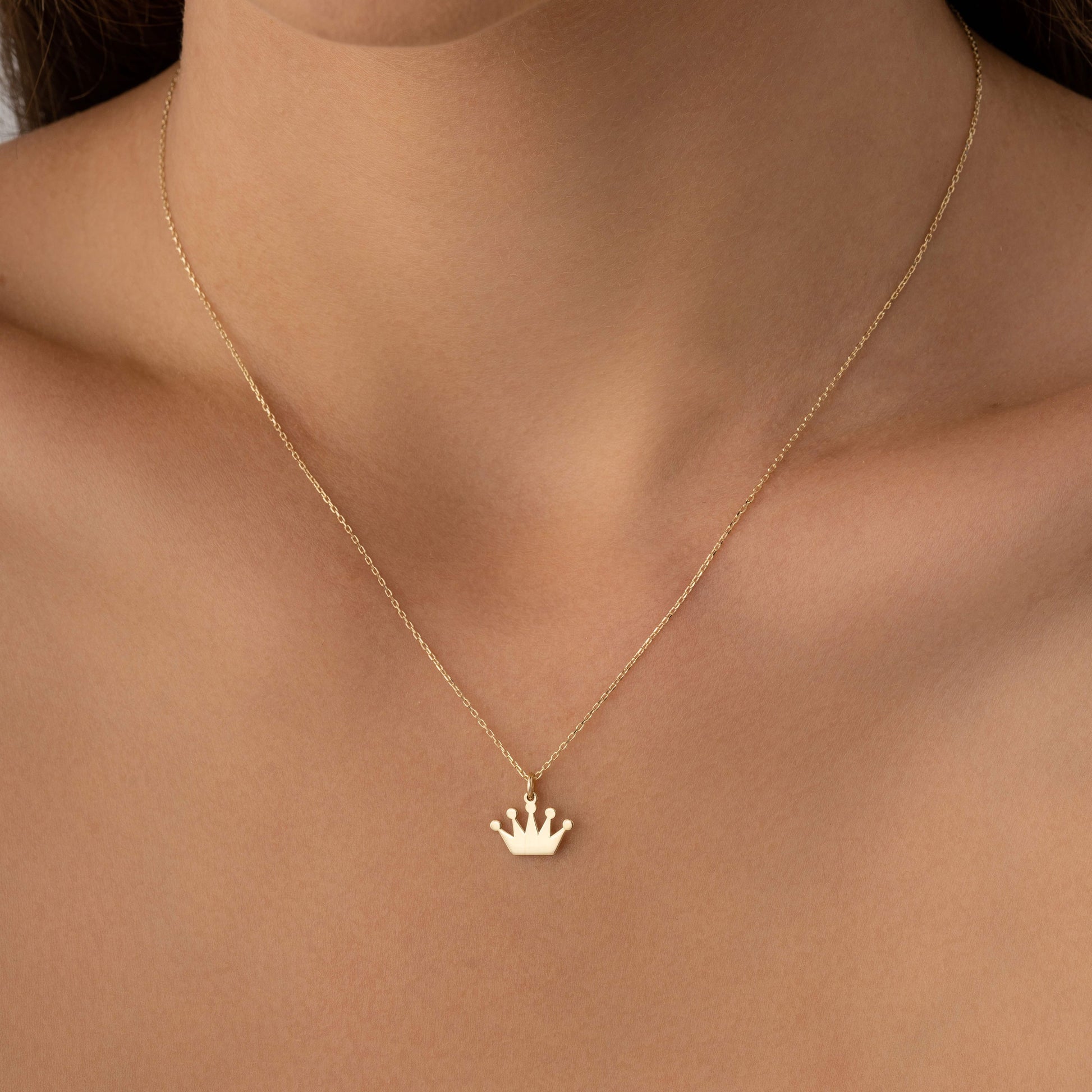 Elegant 14K gold crown necklace fit for royalty