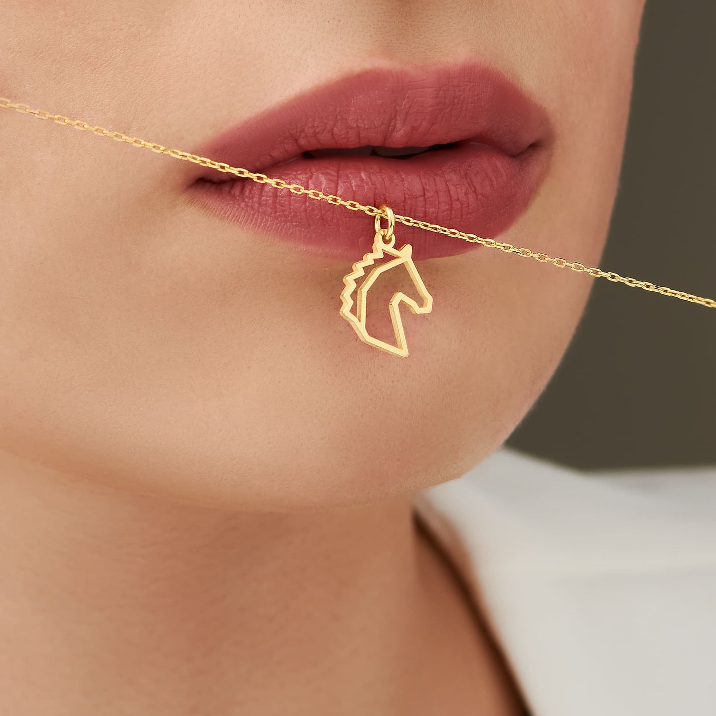 solid gold horse head pendant necklace