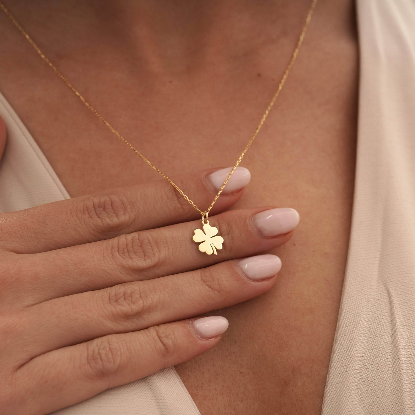 four leaf clover pendant gold
