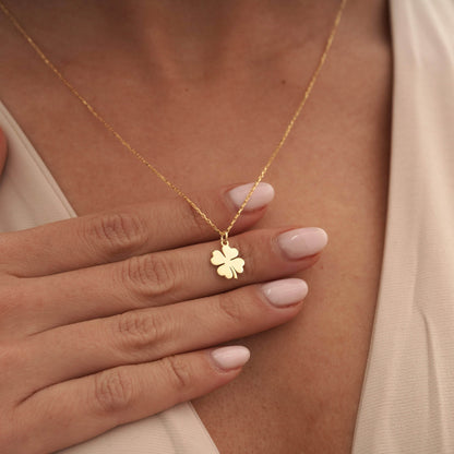 four leaf clover pendant gold